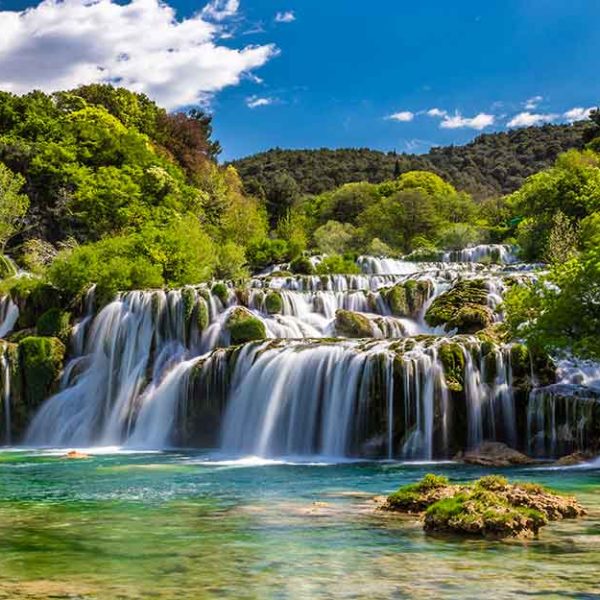 پوستر دیواری طبیعت سرسبز و ابشار